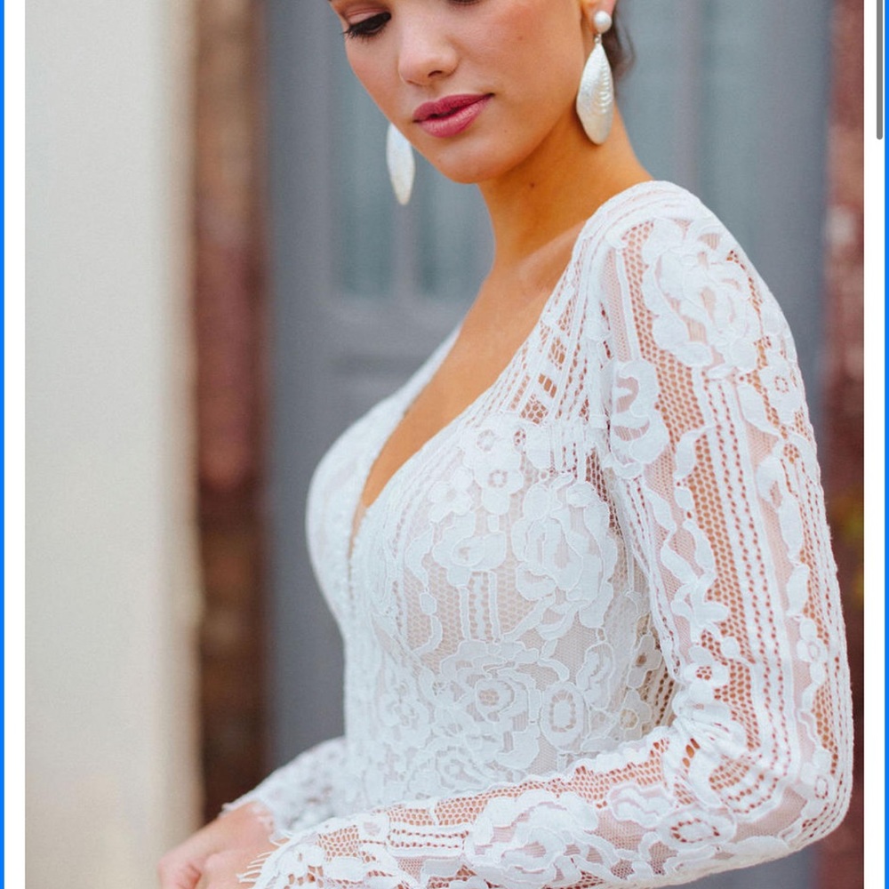 Size 4 Valentina in style F166
Purchased for $1,300+ but hoping to get $1,000!